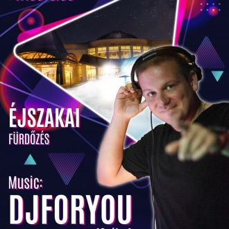 Évnyitó éjszakai fürdőzés